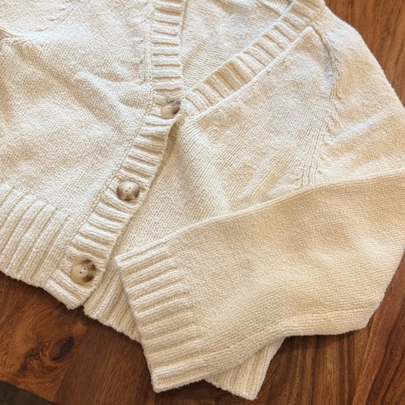 Abercrombie and Fitch Cream Button-Up Cardigan - Picture 3 of 5